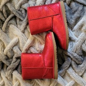 Metallic red Uggs size kids 5 but fits adult up to 7